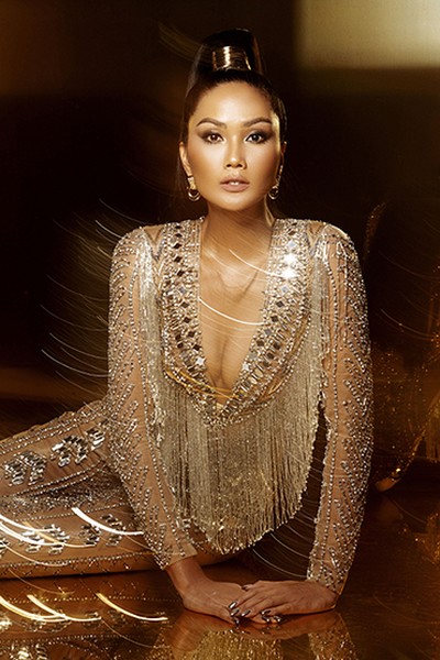 Ngắm nhìn bộ ảnh cuối cùng của H’Hen Niê trong vai trò đương kim Hoa hậu Hoàn vũ Việt Nam