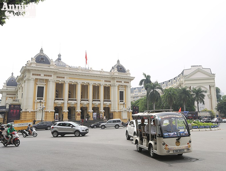 Nhà hát Lớn Hà Nội chính thức mở cửa đón khách tham quan
