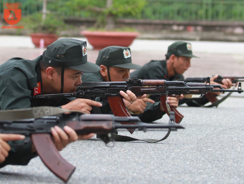 Cảnh sát cơ động Hà Nội rèn luyện kỹ năng tác chiến