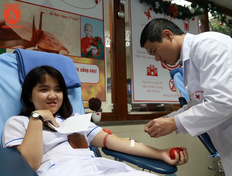 Cộng đồng liên tục đến Viện Huyết học hiến máu mong cứu người