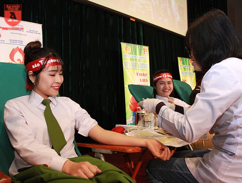 Gần 1000 cán bộ chiến sĩ Công an TP Hà Nội hiến máu tình nguyện