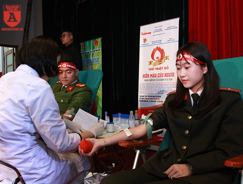 Gần 1000 cán bộ chiến sĩ Công an TP Hà Nội hiến máu tình nguyện