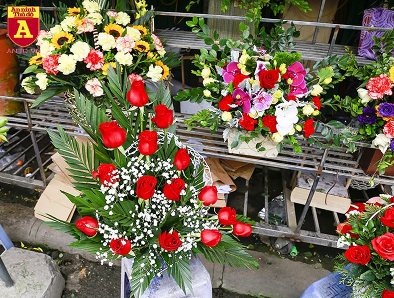 Chợ hoa Nhật Tân tấp nập những ngày cuối năm