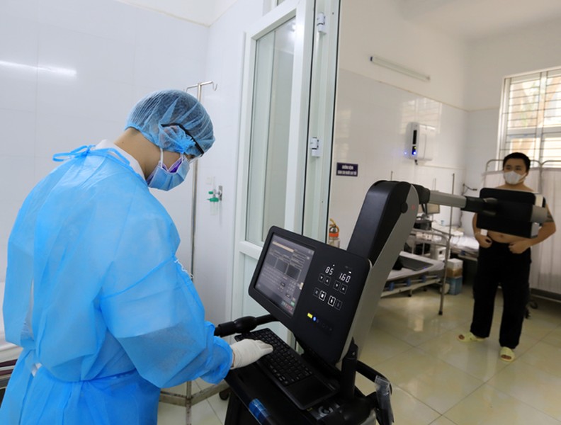 Bên trong bệnh viện tuyến đầu phòng chống dịch Covid-19 của Hà Nội