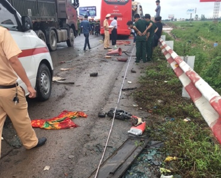 Cận cảnh hiện trường vụ tai nạn giao thông nghiêm trọng trên tuyến Pháp Vân - Cầu Giẽ