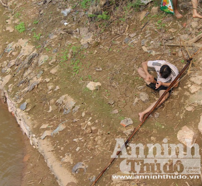 Hà Nội: Cả làng xuống sông đánh dậm