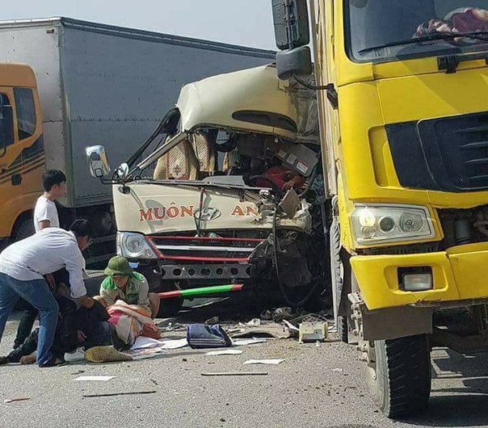 Ảnh hiện trường vụ tai nạn giao thông nghiêm trọng ở Sóc Sơn