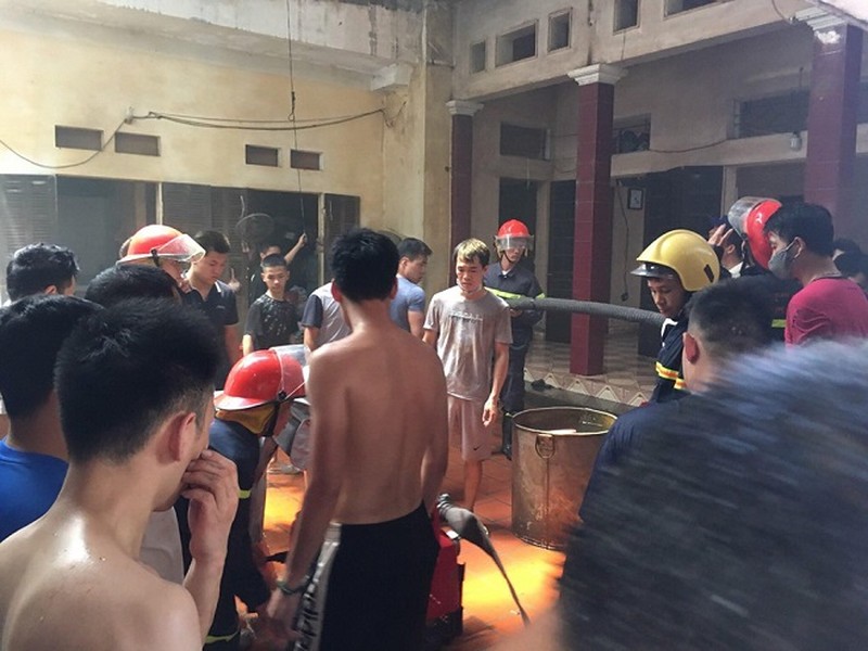 [Ảnh] Hiện trường vụ cháy 7 xưởng sản xuất gỗ ở Thạch Thất
