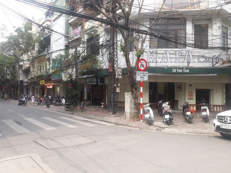 [Ảnh] Hàng quán tại Hà Nội trước yêu cầu tạm dừng kinh doanh