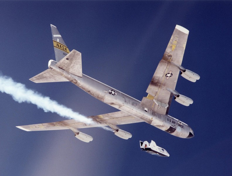 Ngạc nhiên với quyết định duy trì pháo đài bay B-52 của Mỹ tới năm 2040