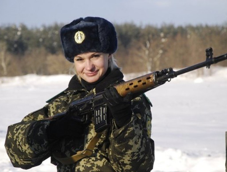Vẻ đẹp mê hoặc lòng người của nữ binh sĩ Ukraine