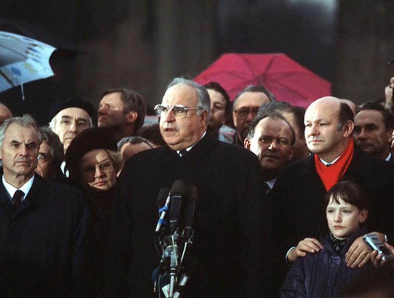 Vĩnh biệt ông Helmut Kohl - người phá đổ bức tường Berlin để tạo nên nước Đức hiện đại