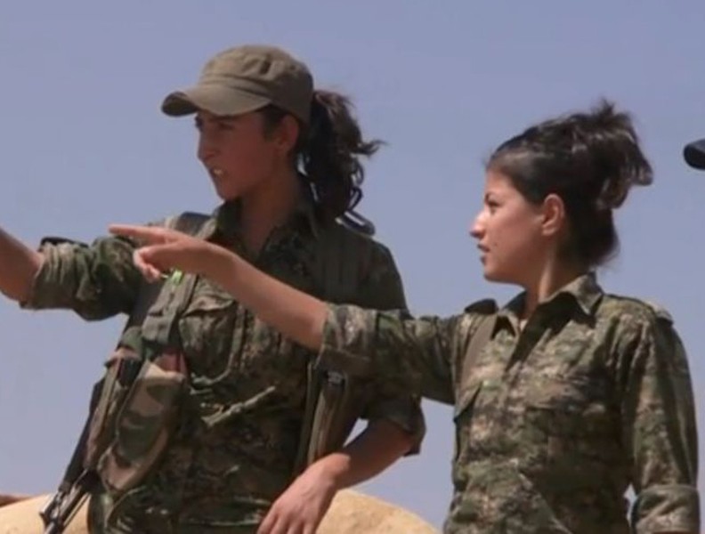 Vẻ đẹp cuốn hút của nữ chiến binh khiến khủng bố IS sợ hơn cả tên lửa Mỹ (I)