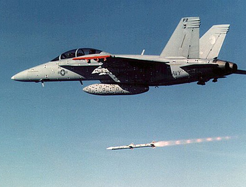 Mỹ bất ngờ tiết lộ: Siêu tên lửa AIM-120 mới là sát thủ bắn hạ Su-22 Syria