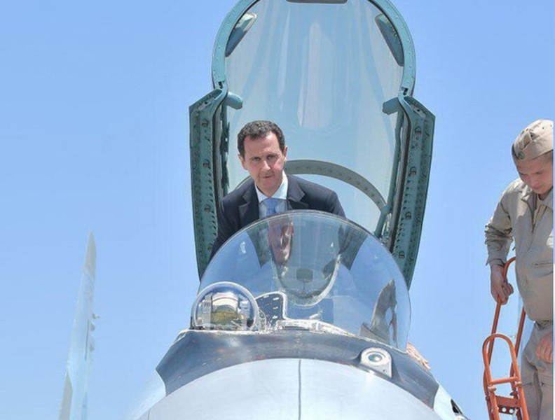 Tổng thống Syria Bashar Al-Assad ngồi 