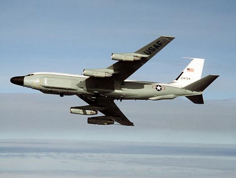 Mỹ bất ngờ xuất kích 3 siêu phi cơ đến bay vờn trên căn cứ không quân Nga tại Syria