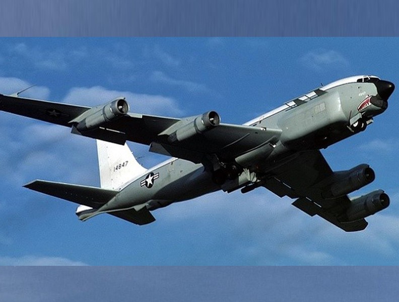 Mỹ bất ngờ xuất kích 3 siêu phi cơ đến bay vờn trên căn cứ không quân Nga tại Syria