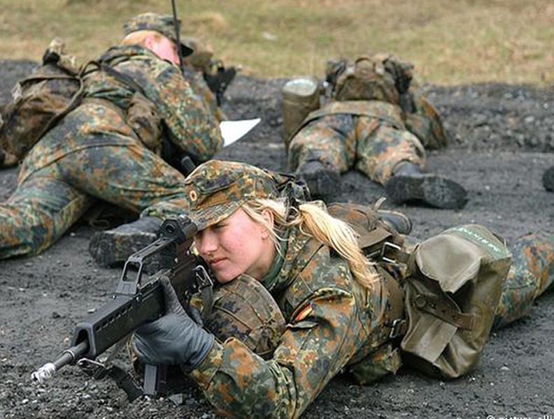 Vẻ đẹp hút hồn của những nữ binh sĩ quân đội Đức
