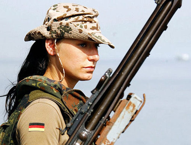 Vẻ đẹp hút hồn của những nữ binh sĩ quân đội Đức