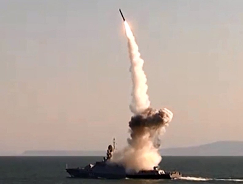 Nga phóng siêu tên lửa Kalibr, IS run sợ, Mỹ ngầm thán phục