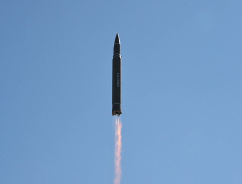 Sức mạnh kinh hoàng của tên lửa đạn đạo hạt nhân Triều Tiên vừa bắn