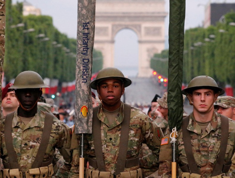 Pháp kỷ niệm ngày quốc khánh bằng cuộc diễu binh hoành tráng với sự tham dự của tổng thống Mỹ