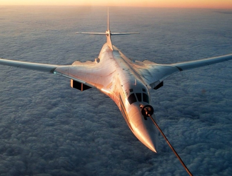 Nga nâng cấp Thiên nga trắng Tu-160 thành Ác điểu tác chiến trên tầng bình lưu, Mỹ cực kỳ kinh sợ