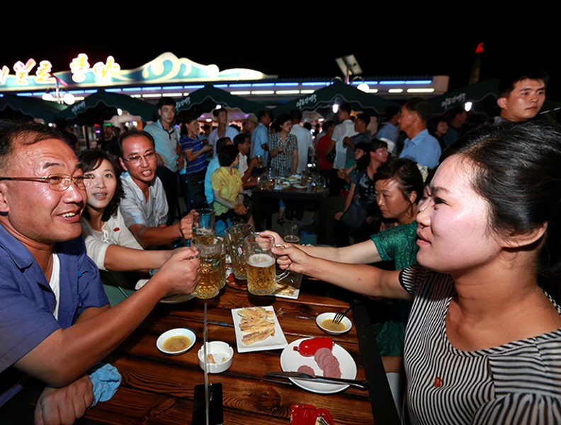 Độc đáo lễ hội bia tại Triều Tiên khiến du khách thế giới thích thú