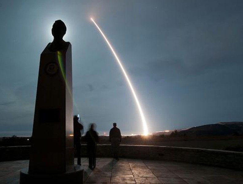 Đáp trả Triều Tiên, Mỹ vừa phóng tên lửa hạt nhân 'đường đến hỏa ngục'