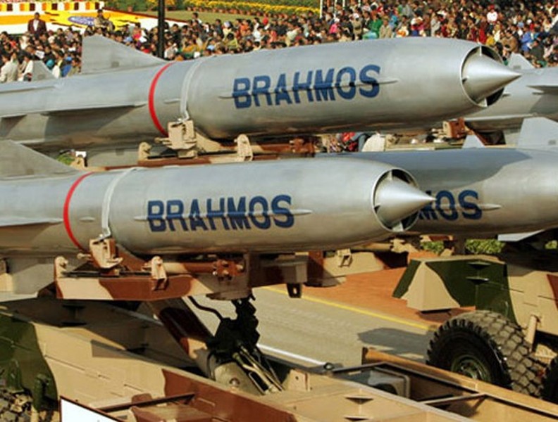 Việt Nam mua tên lửa sát thủ diệt hạm nguy hiểm nhất thế giới BrahMos để bảo vệ đất nước