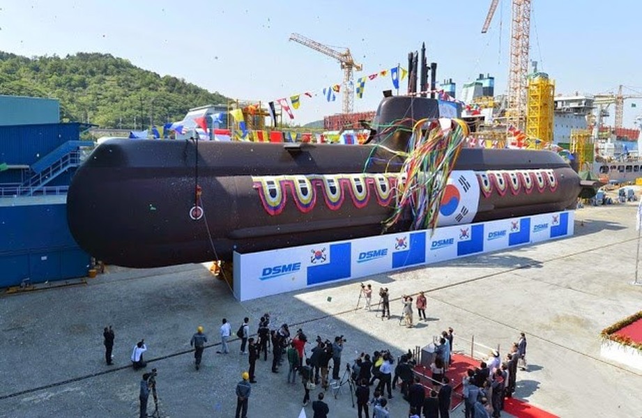 Hàn Quốc hạ thủy 
