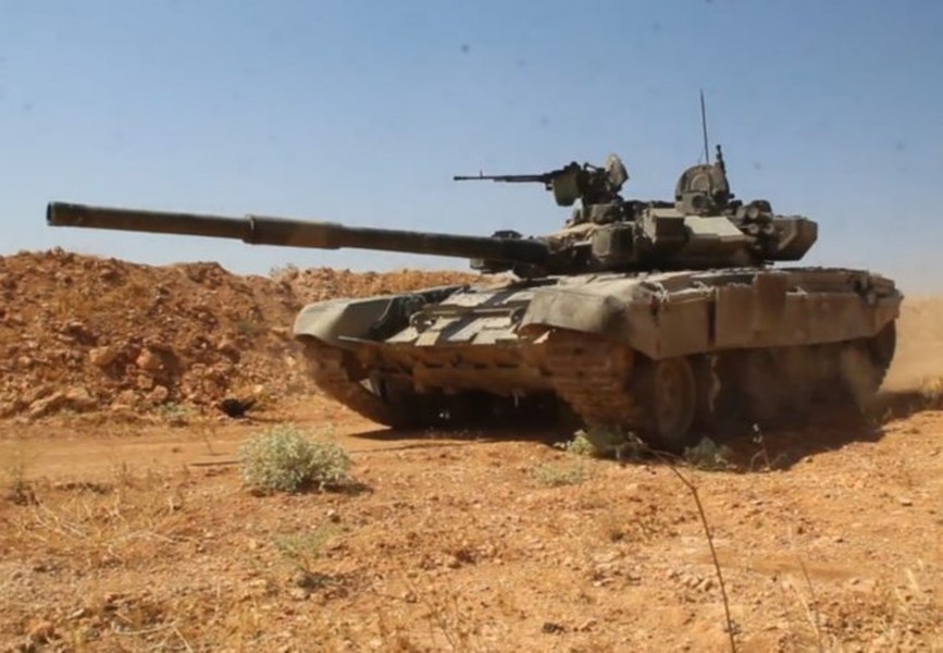 Xe tăng T-90 nằm trong tay khủng bố đã bị xe tăng T-72 Syria tiêu diệt