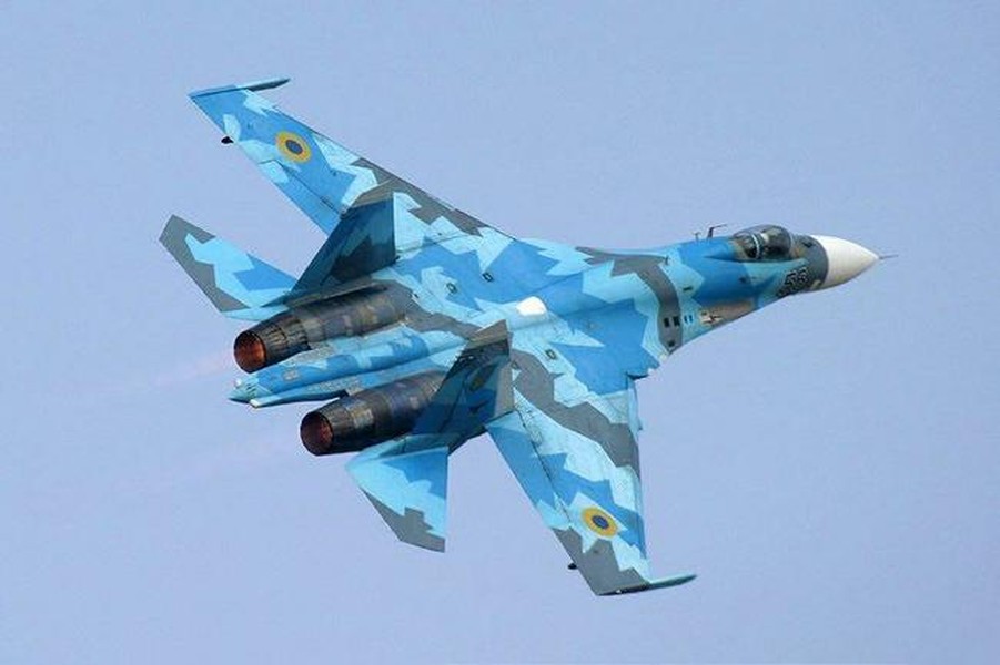 [ẢNH] Tiêm kích Su-27 Ukraine lao xuống đất khi đối đầu giả định với F-15 Mỹ?