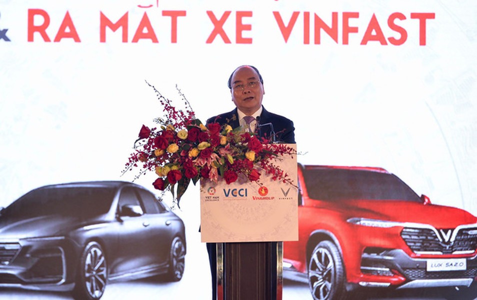 [ẢNH] VinFast Lux A2.0 ra mắt Việt Nam gây hưng phấn khi hạ sốc còn 800 triệu đợt đầu