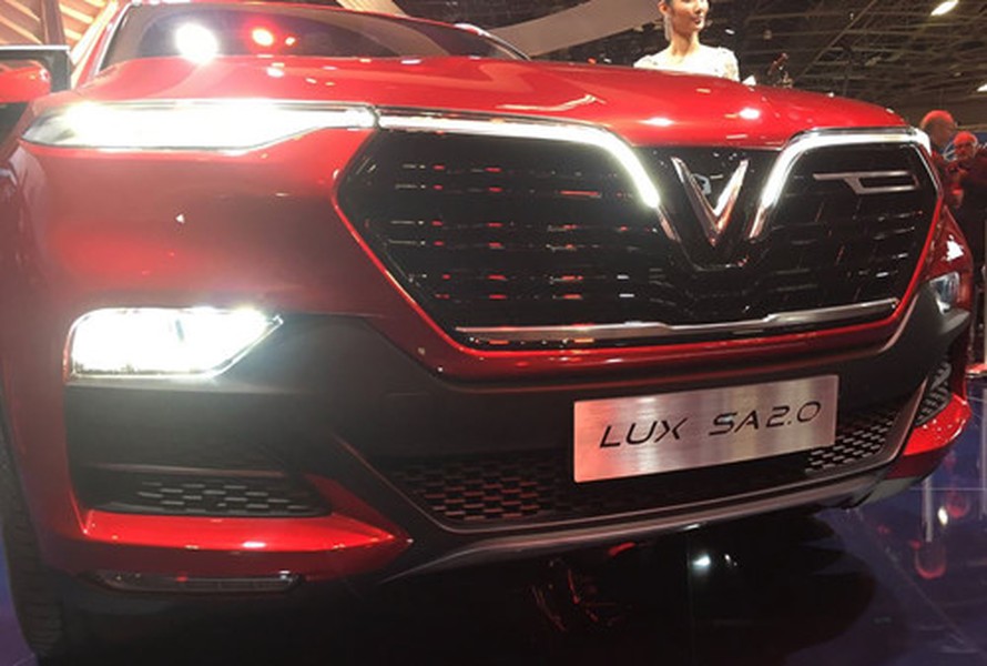 [ẢNH] SUV Lux SA2.0 của VinFast giá từ 1,136 tỷ đồng, liệu có đáng mua?