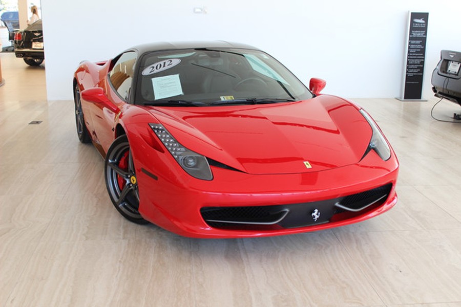 [ẢNH] Kiện đòi bồi thường 19.500 USD vì làm móp Ferrari 458 khi đậu xe