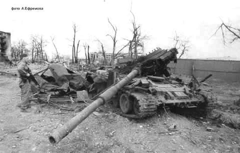 [ẢNH] Trúng đạn và bị thổi tung tháp pháo, quá khứ kinh hoàng của xe tăng Nga