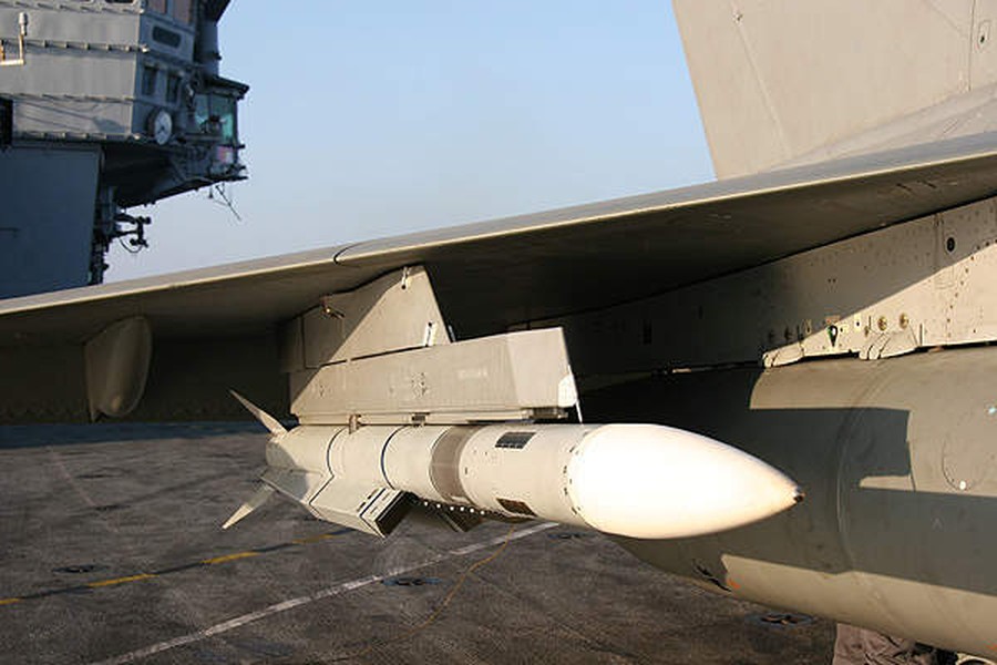 [ẢNH] NATO đem siêu tên lửa không đối không mạnh nhất thế giới lên chiến đấu cơ, Nga lo ngại?