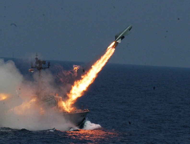 [ẢNH] Ẩn số đặc biệt khi Ukraine bất ngờ tháo hết tên lửa diệt hạm nguy hiểm trên tàu chiến