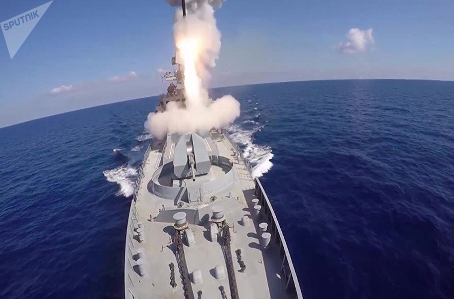 [ẢNH] Nga điều chiến hạm mang tên lửa Kalibr tới Biển Azov, Ukraine lo lắng ra mặt