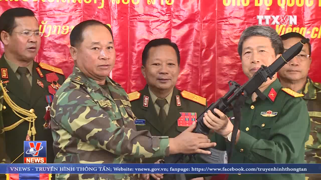 [ẢNH] Bàn giao súng Galil ACE cho Lào, Việt Nam sẽ xuất khẩu súng trường tấn công?