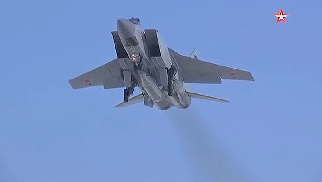 [ẢNH] Cho MiG-31 đánh chặn trên tầng bình lưu, đòn gió của Nga liệu có hiệu quả?