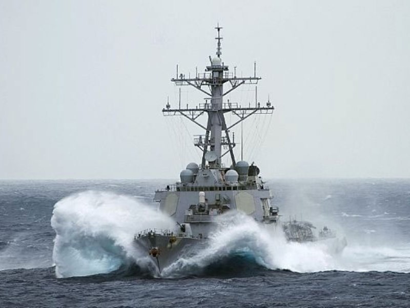 [ẢNH] Khu trục hạm mang sát thủ Tomahawk Mỹ tuần tra áp sát đảo Vành Khăn, đảm bảo tự do hằng hải trên biển Đông