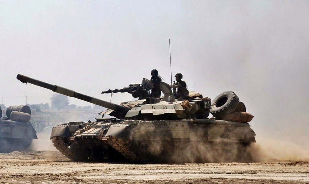 [ẢNH] Đáng sợ với chiến đoàn 320 xe tăng T-80UD của Pakistan