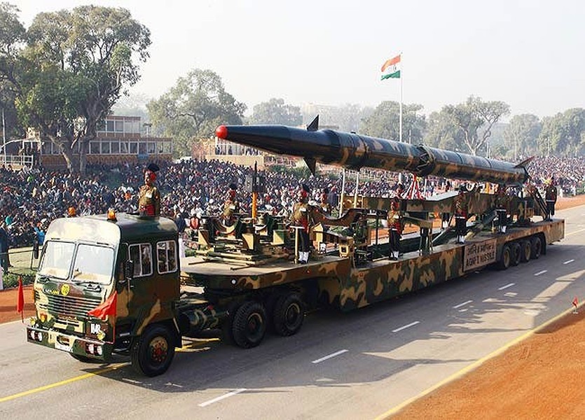 [ẢNH] Tên lửa hạt nhân Agni-IV Ấn Độ không những Pakistan mà cả Trung Quốc cũng lo ngại