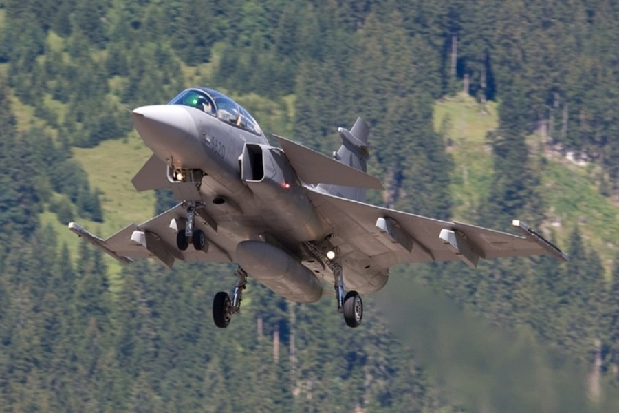 [ẢNH] MiG-21 Ấn Độ hạ gục F-16 Pakistan, Mỹ lo lắng, Nga trông chờ, chỉ có Thụy Điển hưởng lợi?