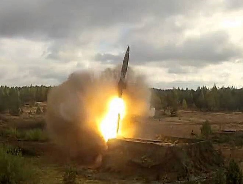 [ẢNH] Nga hào phóng viện trợ, Syria liền tung tên lửa hủy diệt phiến quân