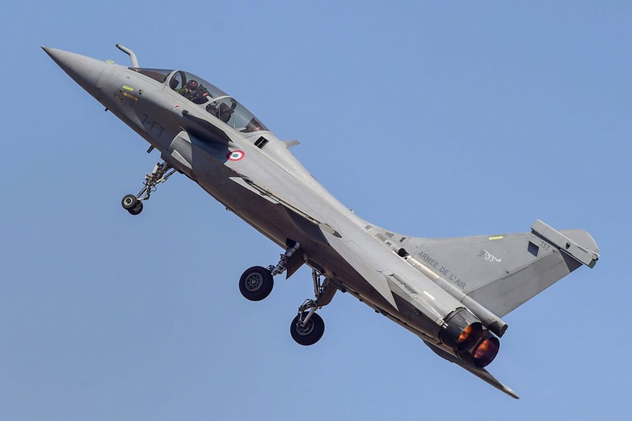 [ẢNH] Rafale Ấn Độ đối đầu F-16 Pakistan, thư hùng giữa hai tiêm kích phương Tây bắt đầu?