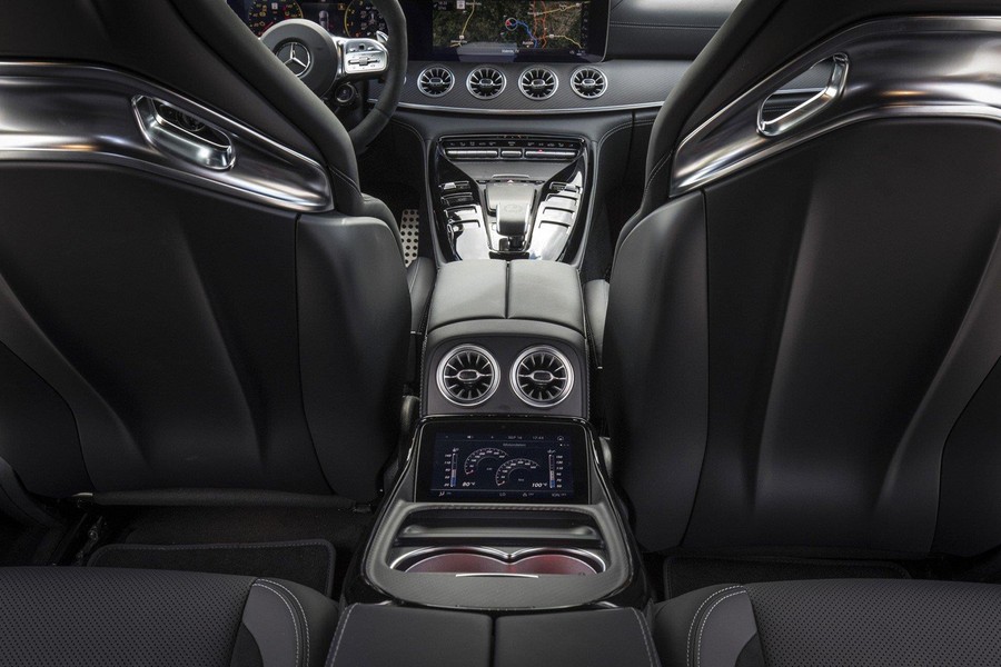 [ẢNH] Xế hộp Mercedes-AMG GT 53 hút khách với giá 100.000 USD