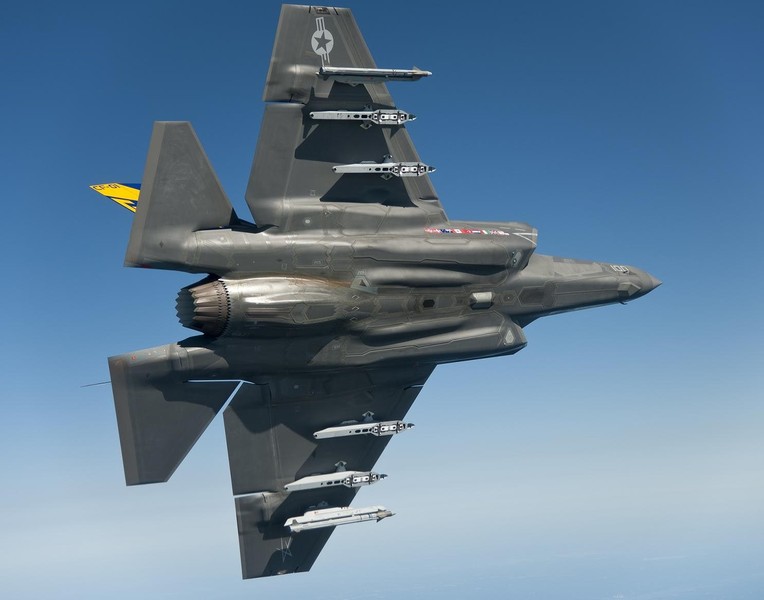 [ẢNH] Siêu tiêm kích F-35 không hề là 